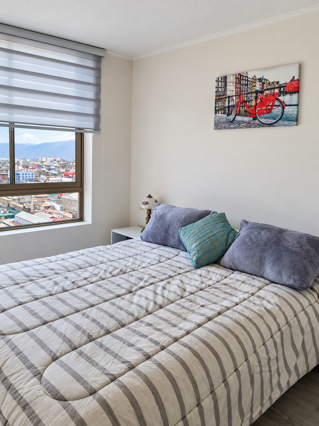 Dormitorio de departamento amoblado