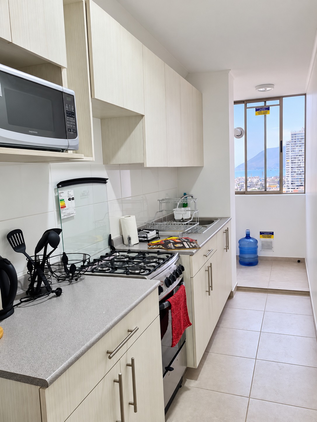 Cocina de departamento amoblado